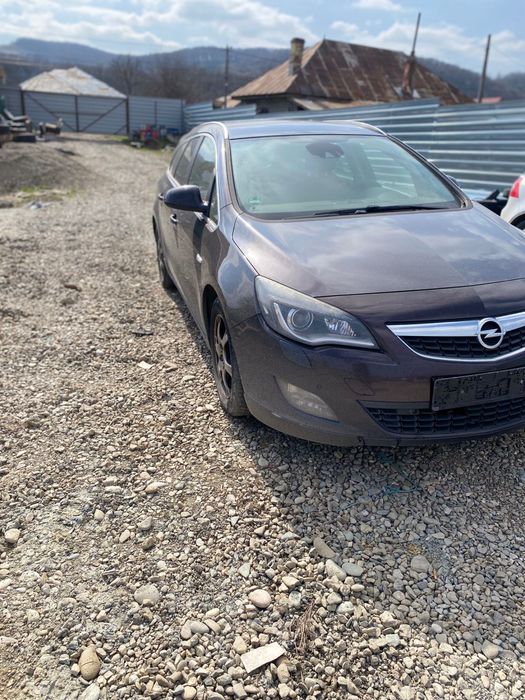 Faruri xenon opel astra J