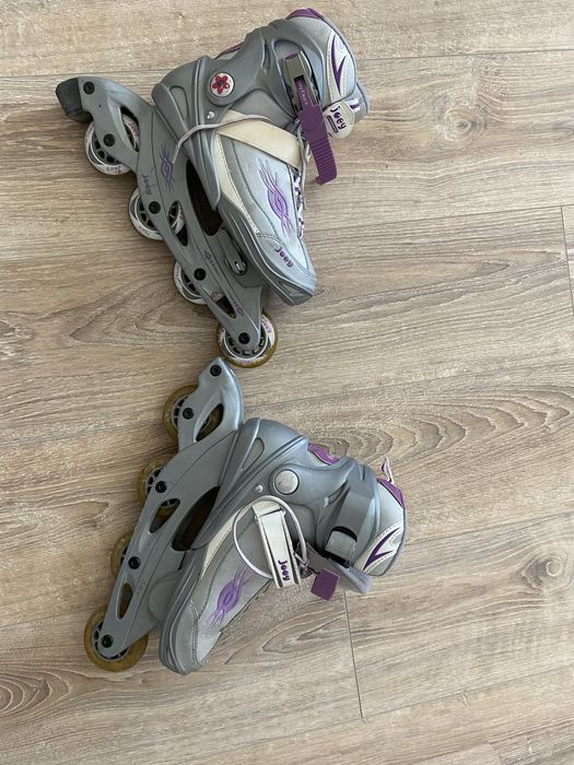 Ролери и подарък наколенки