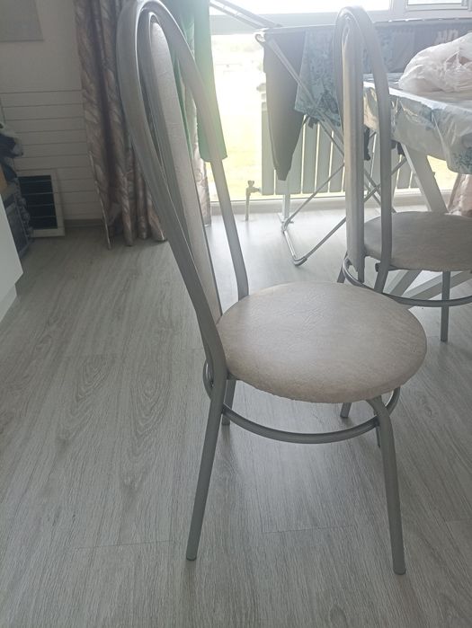 Продам стулья новые