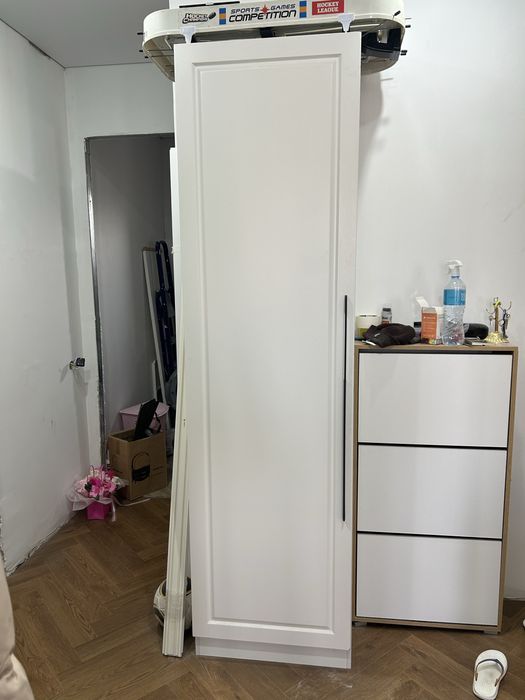 Шкаф белый вместительный