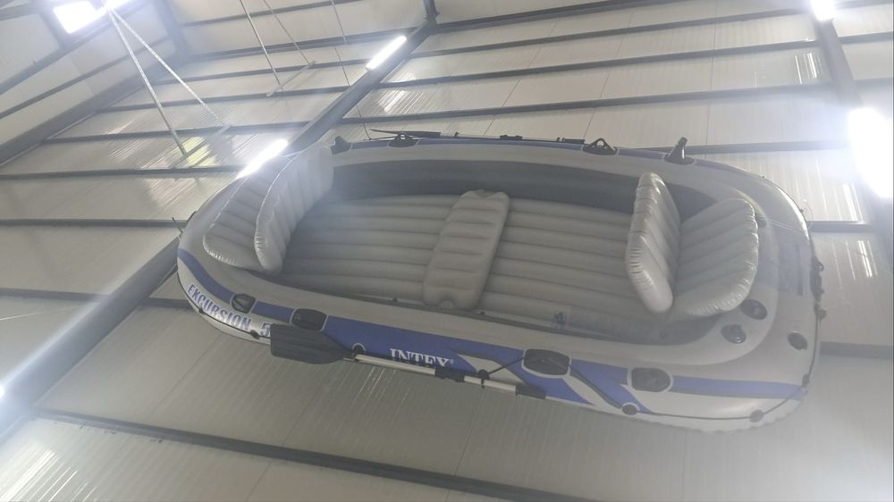 Barca gonflabila cu motor noua