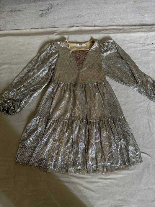 Много нарядных платьев  для девочки/ девушки  10-15 лет