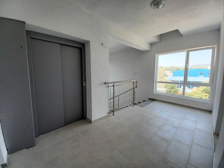 Продава се Промишлена сграда в Варна, Западна промишлена зона - 325 кв.м за 924 €/кв.м - Снимка #10