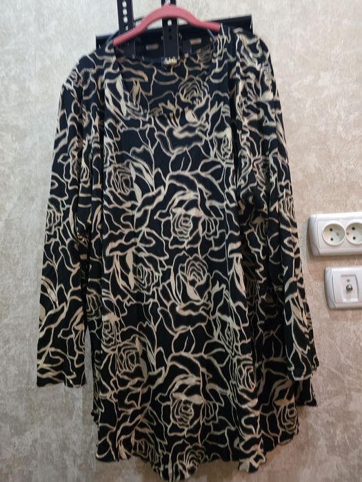 Блузки  разные белая, цветная, в полоску и туника цветная , в отличном