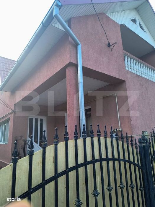 Casa mare de vanzare in centrul localitatii Cuzdrioara