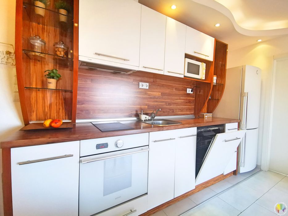 Дава се под наем Двустаен апартамент в Бургас, Център - 60 кв.м за 663 € - Снимка #8