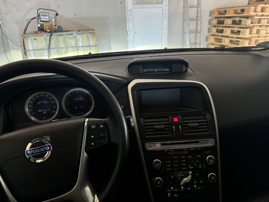 volvo xc 60 albastru