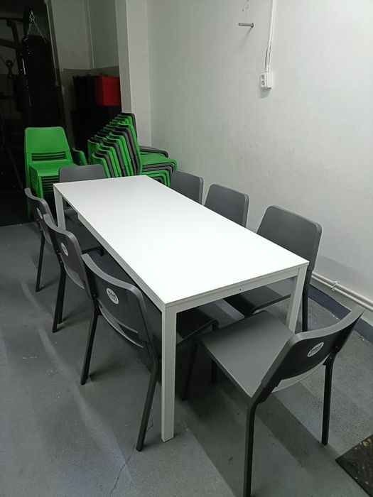 Set masă extensibilă cu 8 scaune