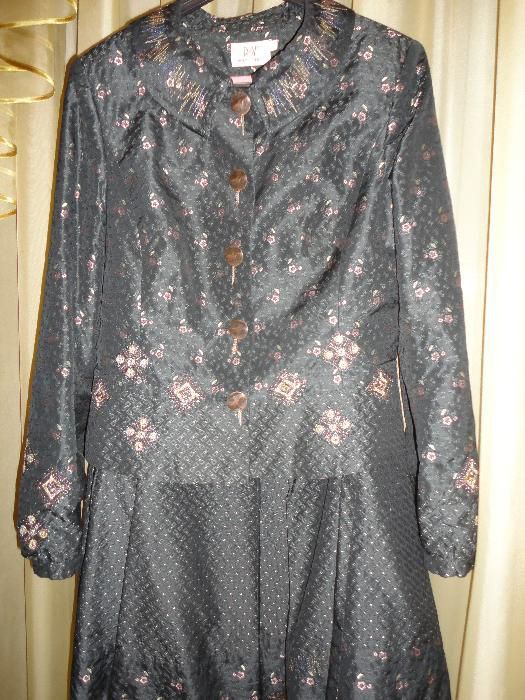 Продам костюм женский