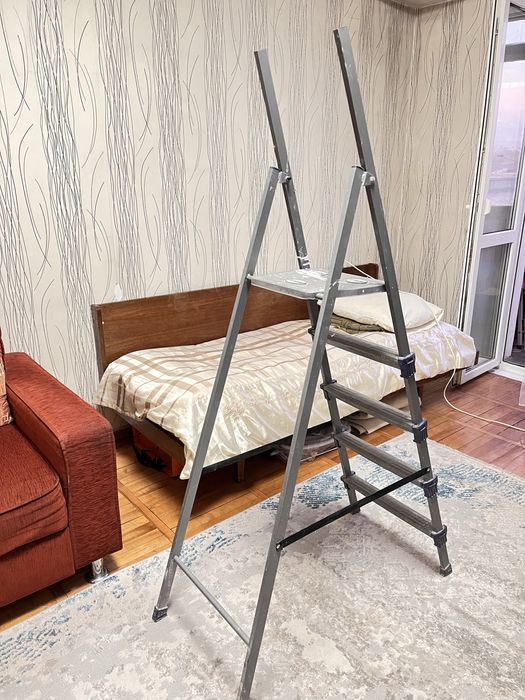 Срочно продам стремянку