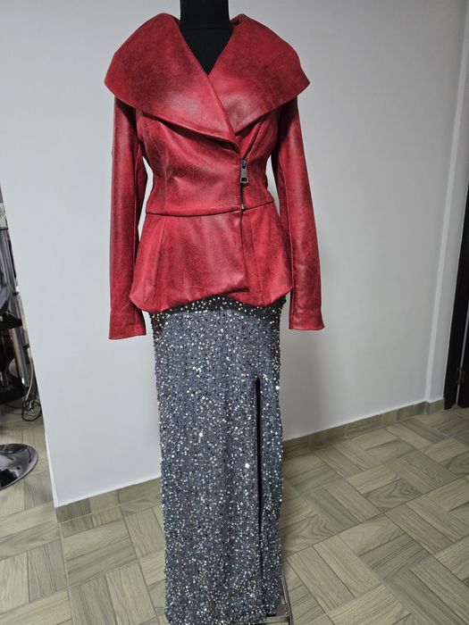 Rochie argintie lunga divina, cu paiete strălucitoare, slit pe picior,