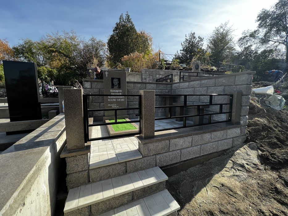 Памятники, оградки