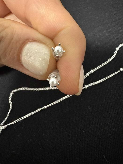 Нов сребърен комплект колие и обеци с перли