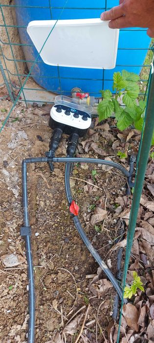 Изграждане на капково напояване и системи в парници градини и дворове