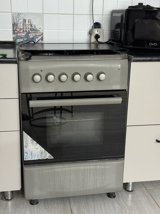 Продам газ плиту