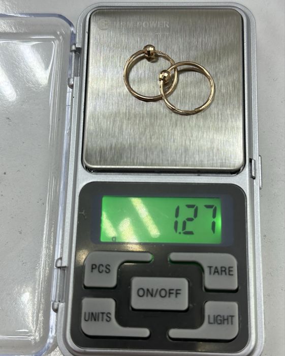 Продам золотые серьги