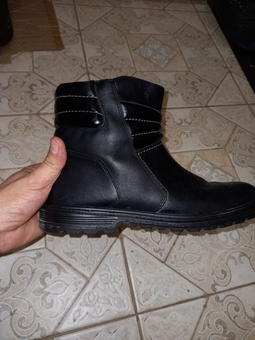 Продам зимнюю обувь
