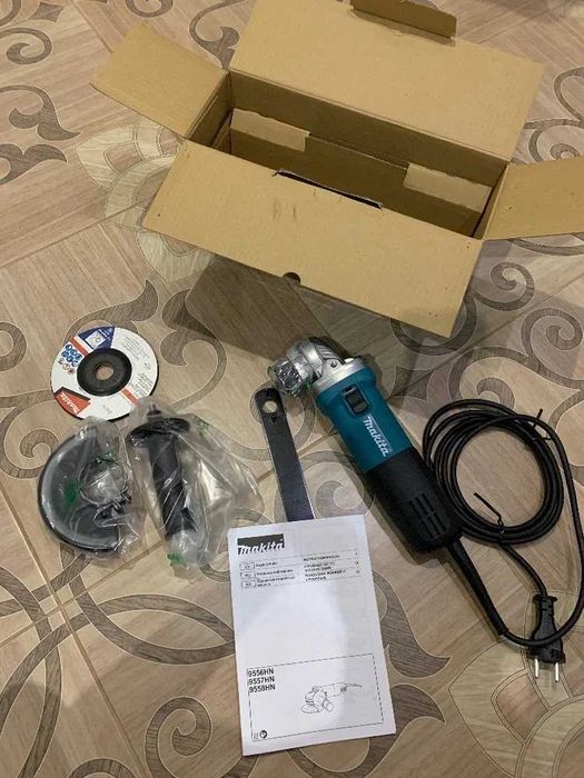 углошлифовальная машина-болгарка MAKITA  9558HN - НОВЫЙ