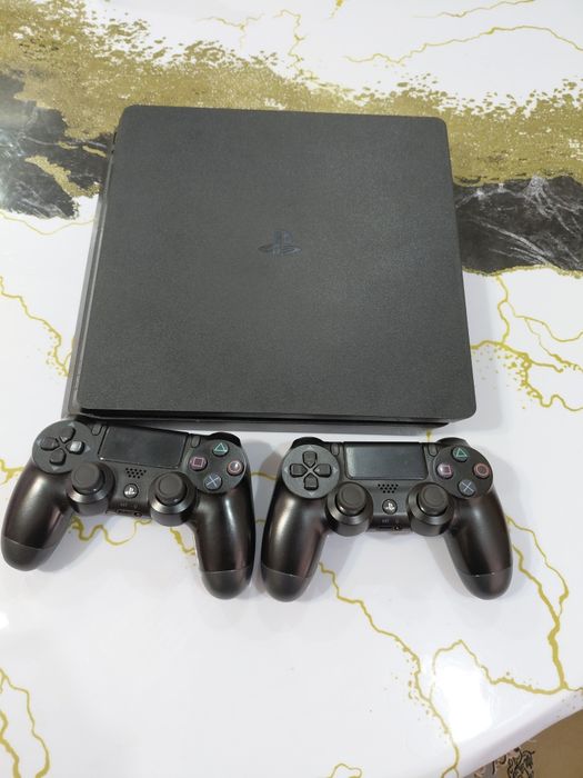 Playstation 4 slim