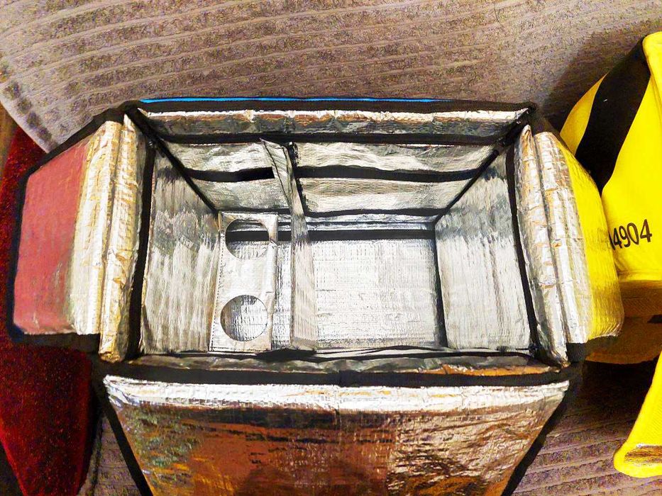 Продам термосумку Яндекс  привезена из России