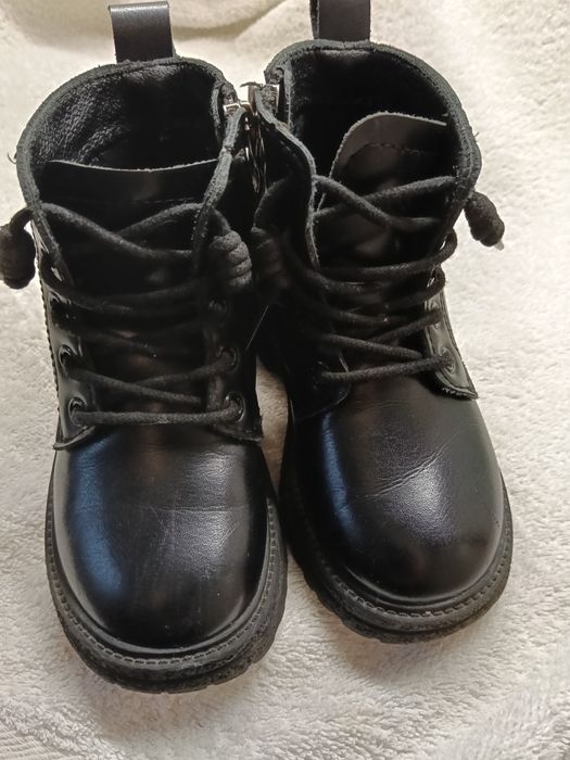 Продам осенние ботиночки на девочку