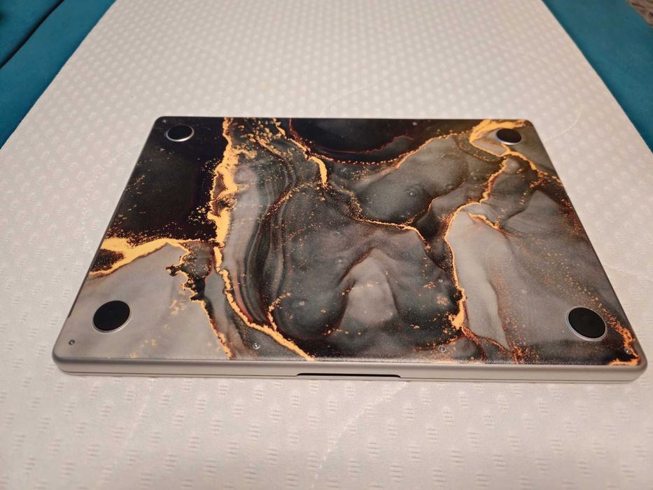 MacBook Pro 2023 M2 Max 14inch ; 1TB SSD ; 32GB RAM ; 12 CPU 30 GPU