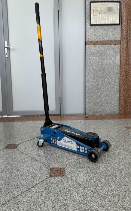 Домкрат гидравлический подкатной Sillan 3т, двухцилиндровый УЦЕНКА