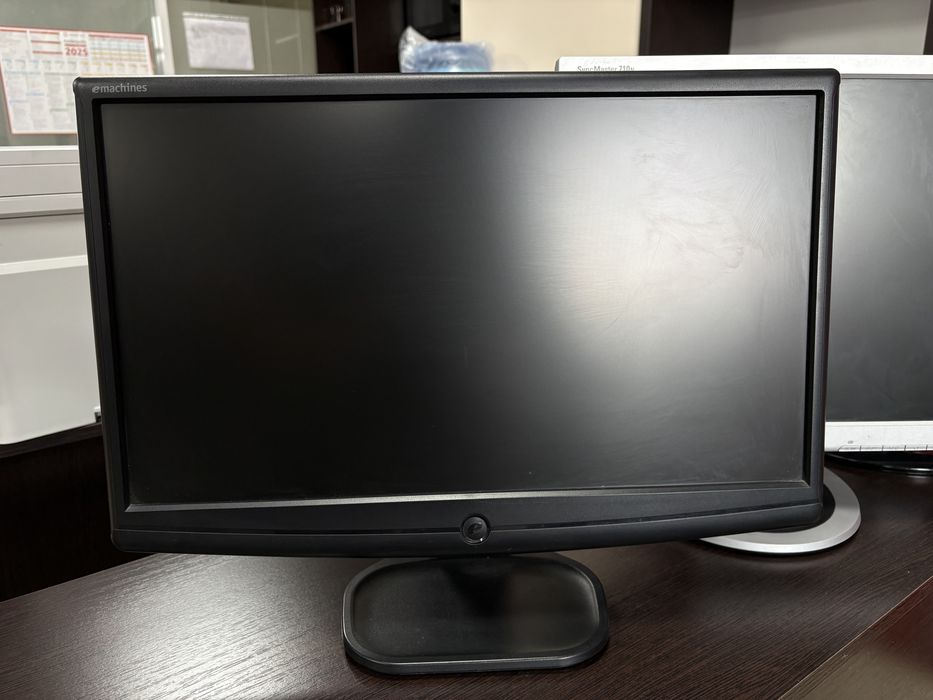Мониторы Samsung и EMachines