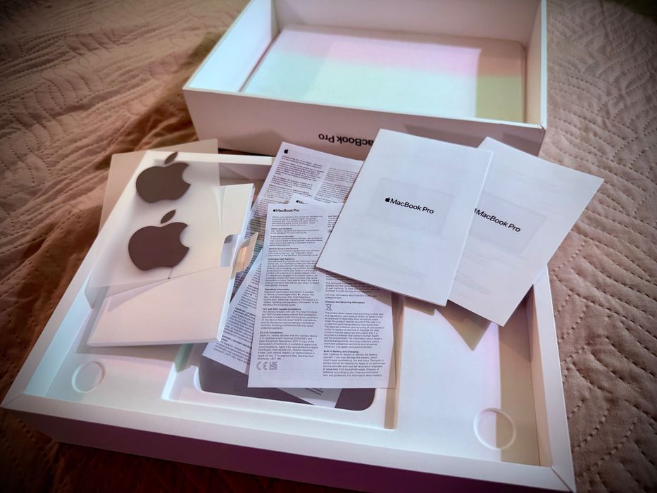 MacBook Pro M2 2022 • Като нов • Пълен комплект