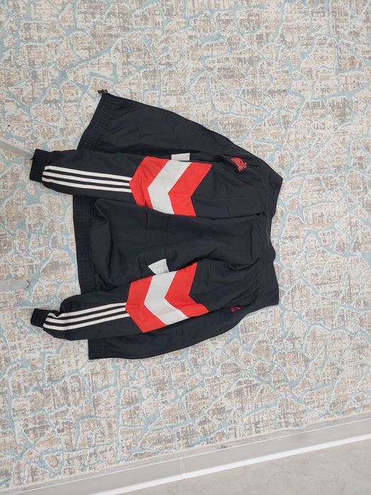 Ветровка adidas, s размер