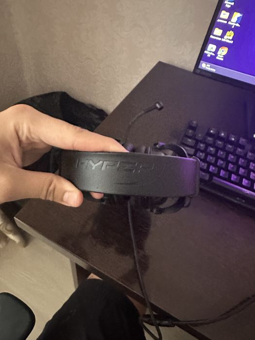 Продам игровую гарнитуру: наушники(hyper x2)