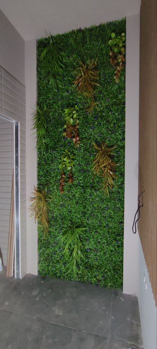 Искусственные цветы на стену