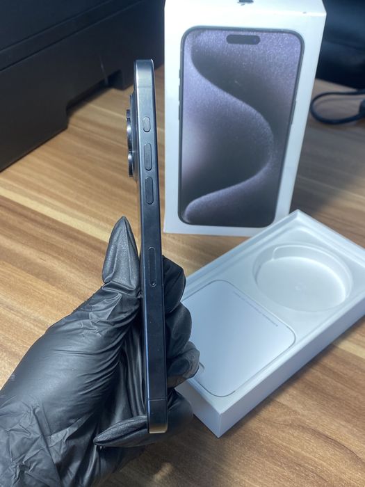 iPhone 15 Pro Max • 256 GB • Black Titanium