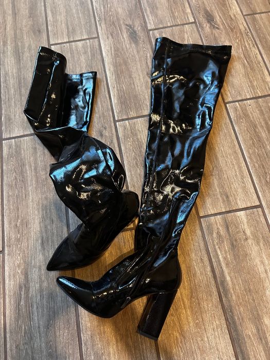 Латексови чизми на висок ток