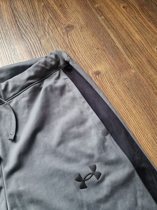 Страхотно мъжко спортно долнище  UNDER ARMOUR размер  L