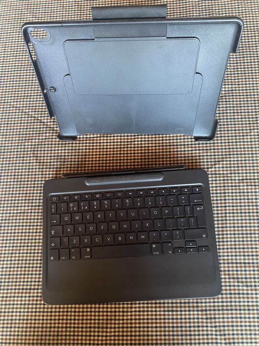 Logitech Slim Combo for iPad Pro 10.5