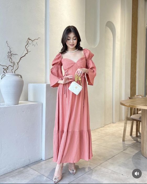 Платье в нежно персиковом цвете