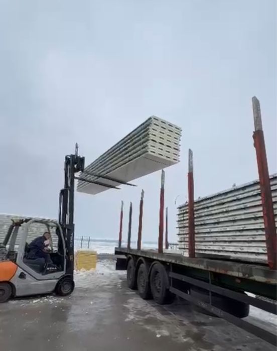 Panouri sandwich termoizolante 4/6cm.