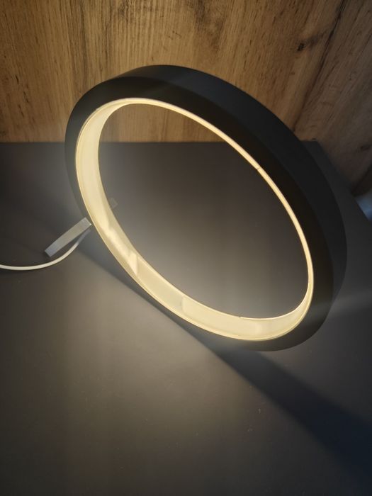 Стильная настольная лампа