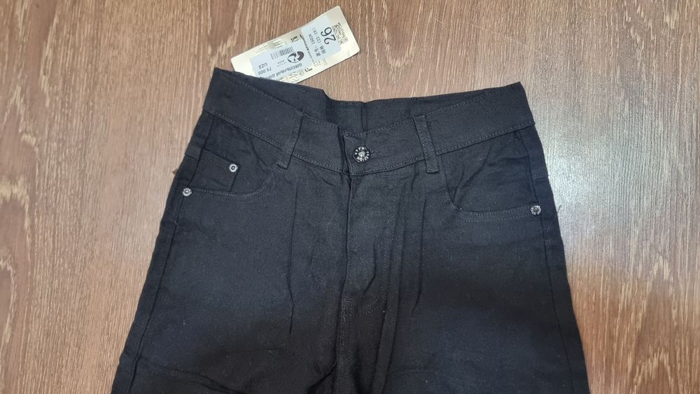 Брюки Новые с биркам 26 размер Длина 88 см
