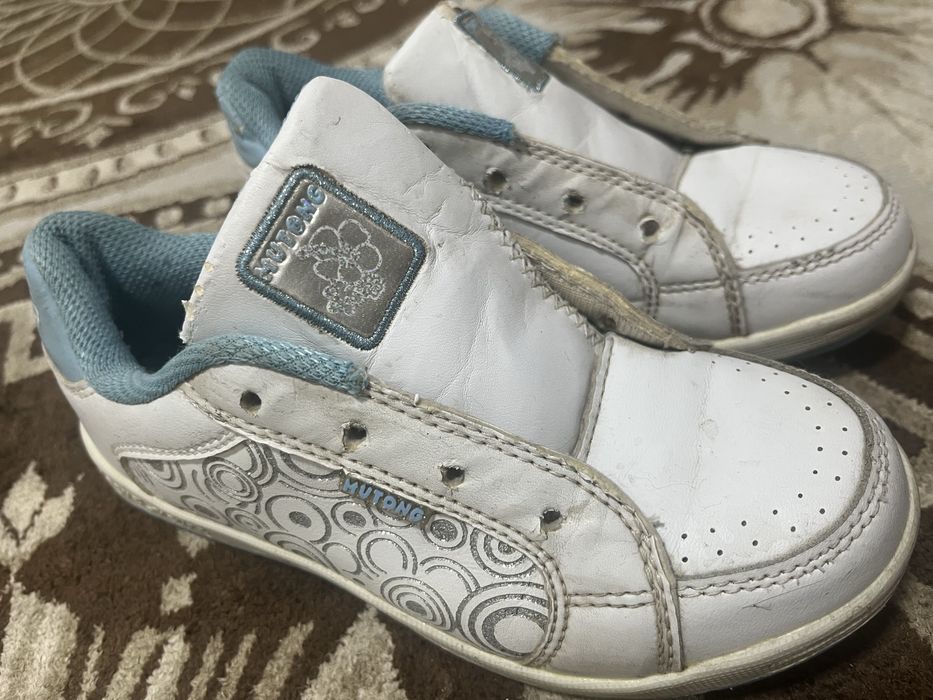 Детские кроссовки