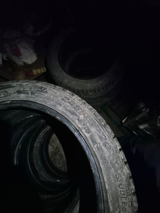 Зимние шины 245/45 R20