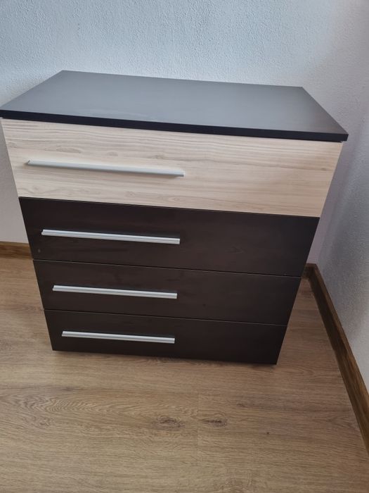 Гардероб, скрин и кухненска маса