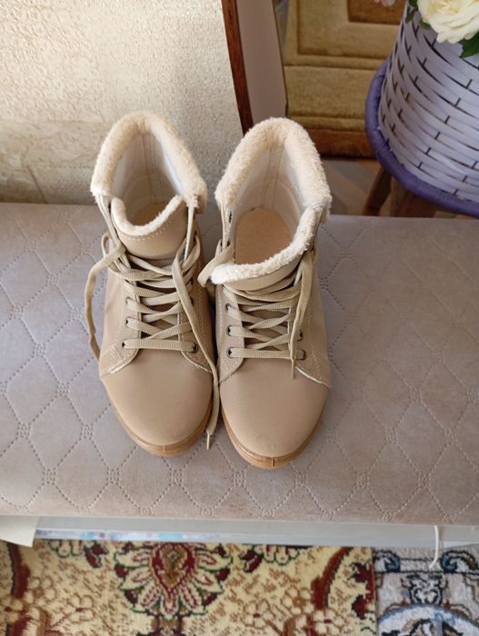 4 штуки Женской  обуви 37 размер