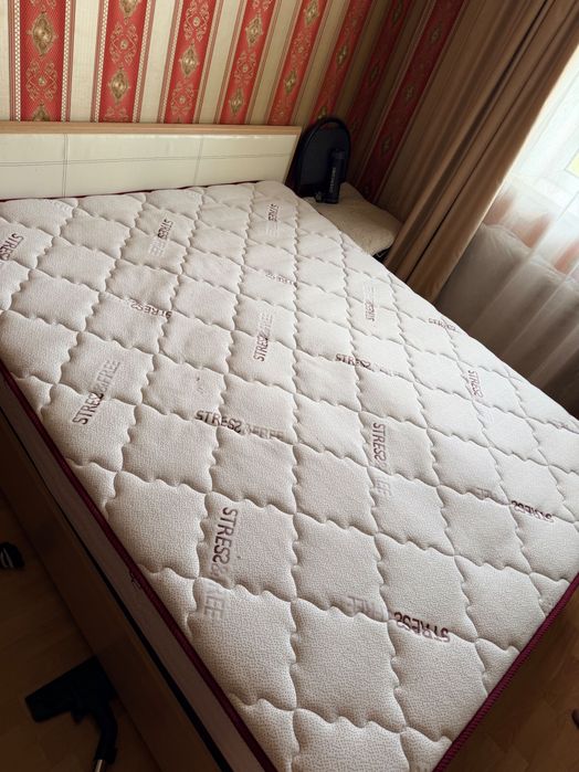 Продам б/у Матрас