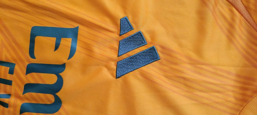 Продавам оригинална тениска Adidas Реал Мадрид