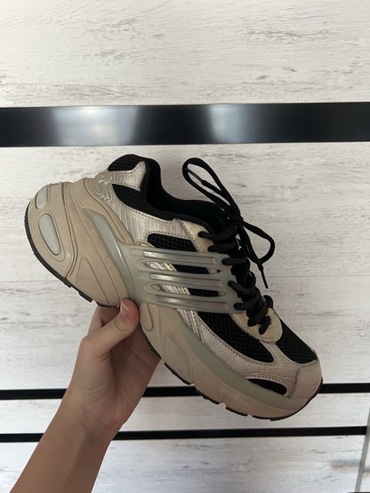 кроссовки Adidas