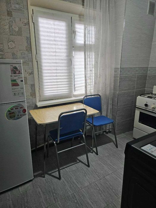 Продам столик на кухню