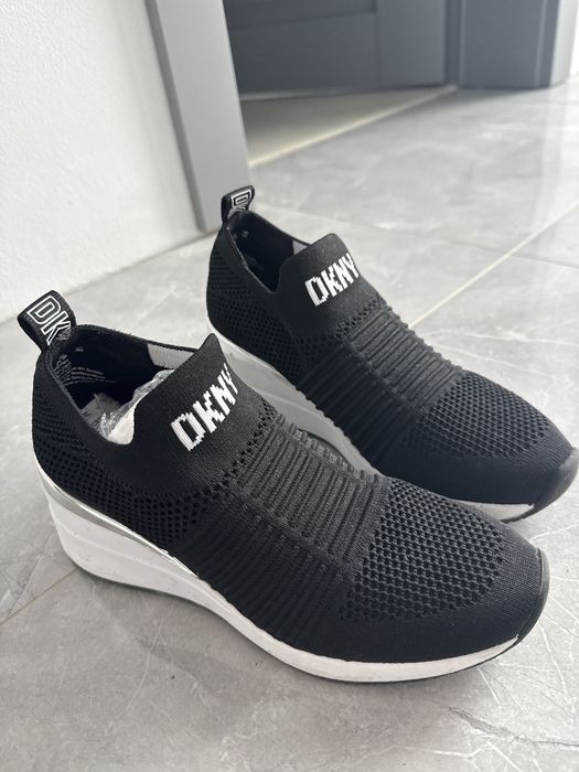 Pantofi DKNY platforma purtati o singura data