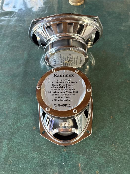 Продавам комплект трилентови колони